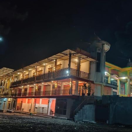 Hotel Nur Cahaya - Syariah Проболинго Екстериор снимка