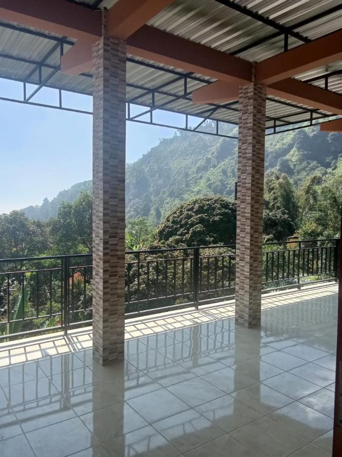 Hotel Nur Cahaya - Syariah Проболинго Екстериор снимка
