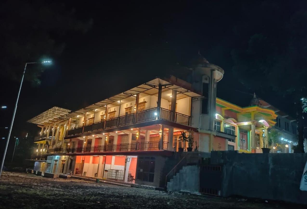 Hotel Nur Cahaya - Syariah Проболинго Екстериор снимка